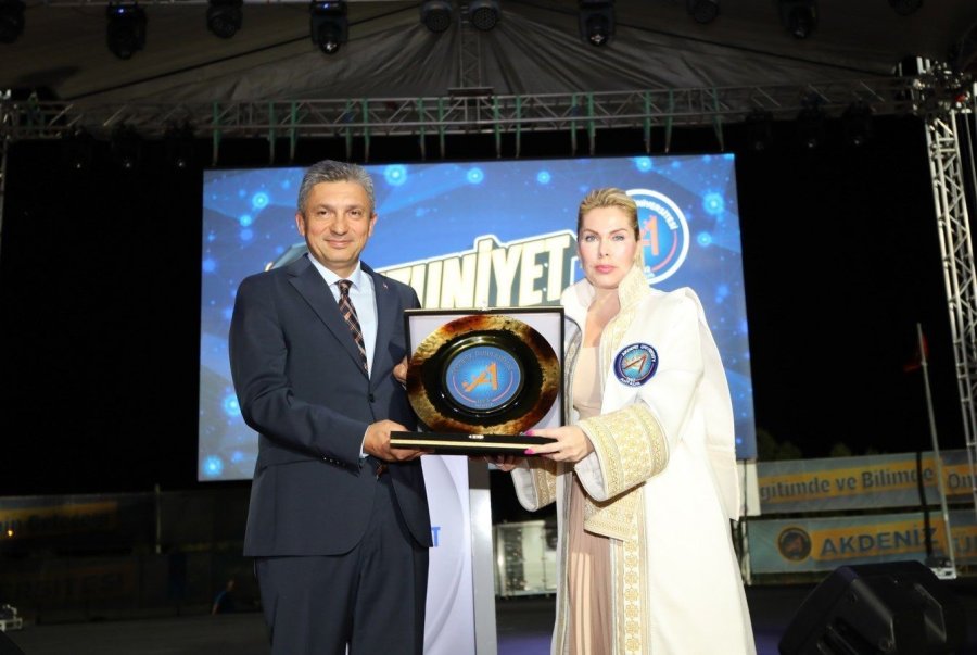 Akdeniz Üniversitesi’nde Mezuniyet Coşkusu