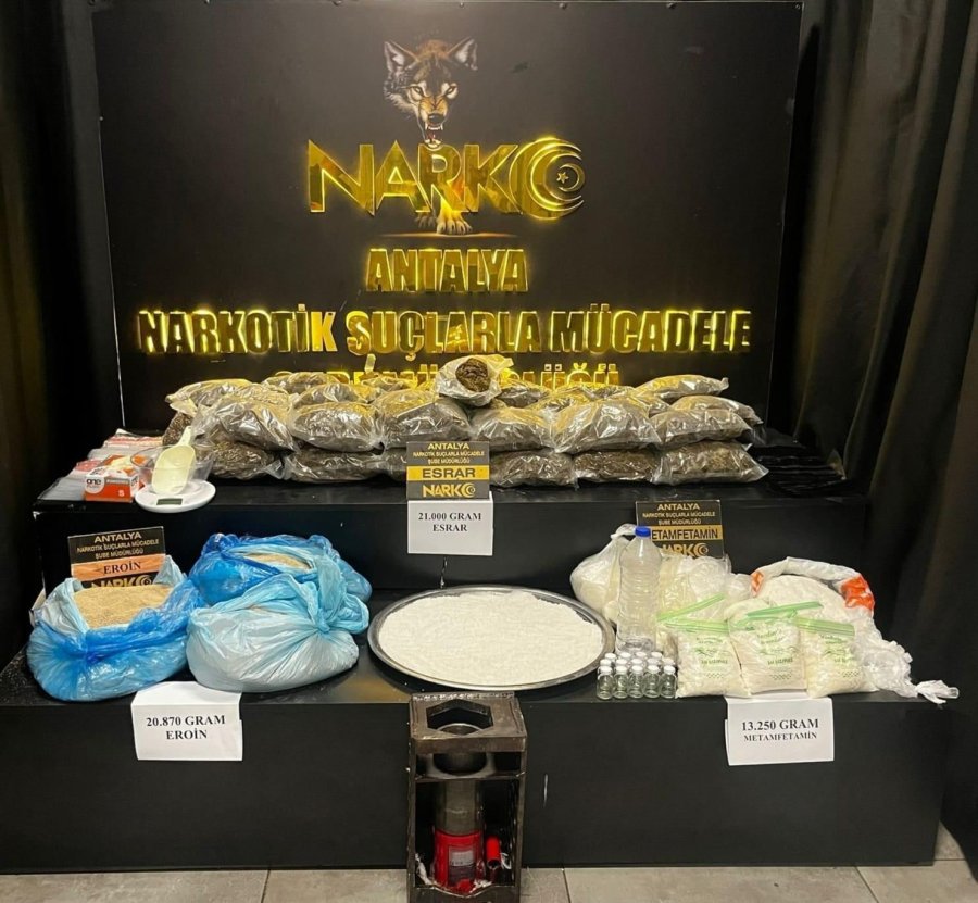 Antalya’da Zehir Tacirlerine Büyük Darbe: Kilolarca Uyuşturucu Madde Ele Geçirildi