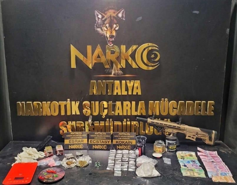 Antalya’da Zehir Tacirlerine Büyük Darbe: Kilolarca Uyuşturucu Madde Ele Geçirildi