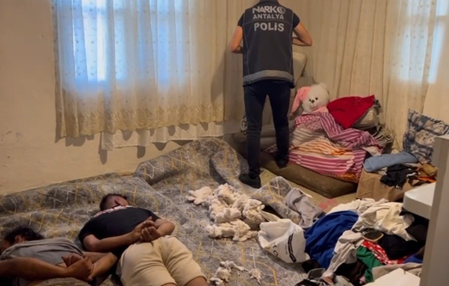 Antalya’da Zehir Tacirlerine Büyük Darbe: Kilolarca Uyuşturucu Madde Ele Geçirildi