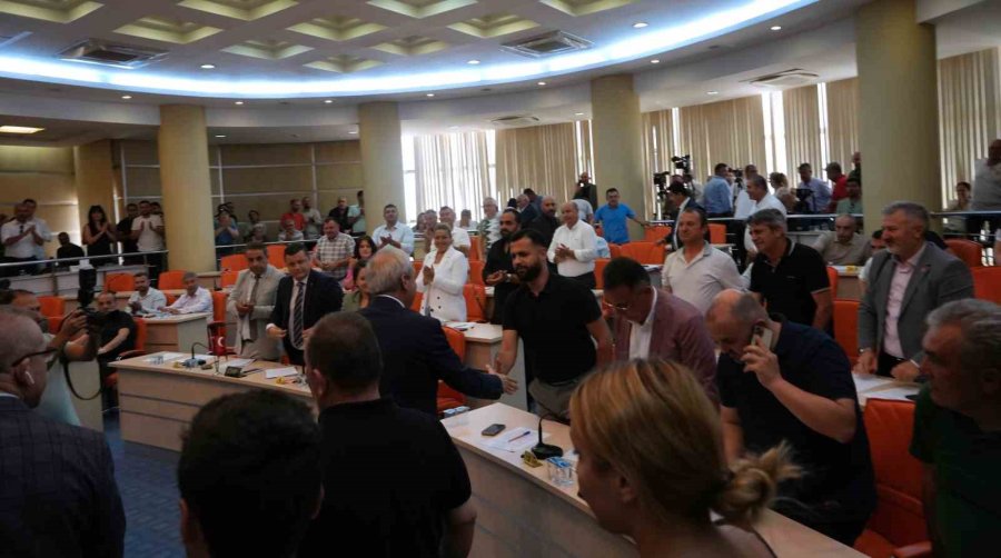 Kepez Belediye Meclisi’nde 3 Derneğe Tahsis Edilen Yer Geri Alındı