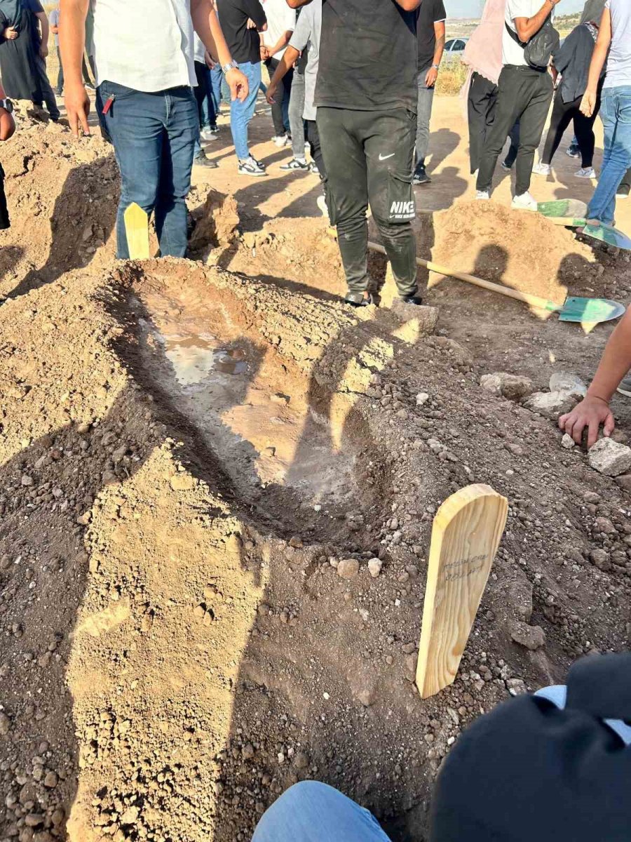 Motosiklet Kazasında Hayatını Kaybeden Genç Son Yolculuğuna Uğurlandı