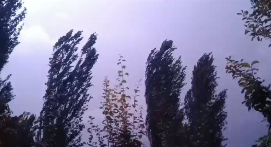 Kayseri’de Geceyi Şimşekler Aydınlattı