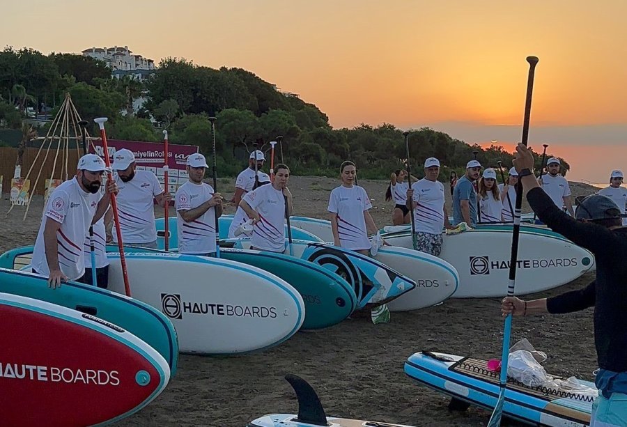 Mersin’de Ayakta Kürek Sörfü Etkinliği Düzenlendi