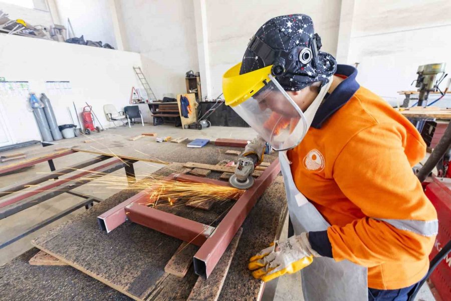 Kaynakçı ’sevgi Usta’ Hikayesiyle Kadınlara Örnek Oluyor