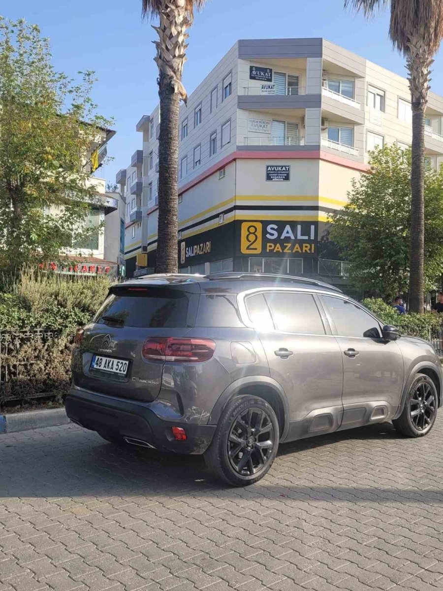 Otomobil İle Çarpışan Motosiklet Sürücüsü Yaralandı