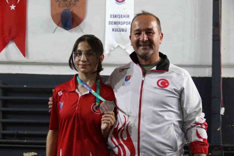 Eskişehirli Öğrenciden Çifte Başarı