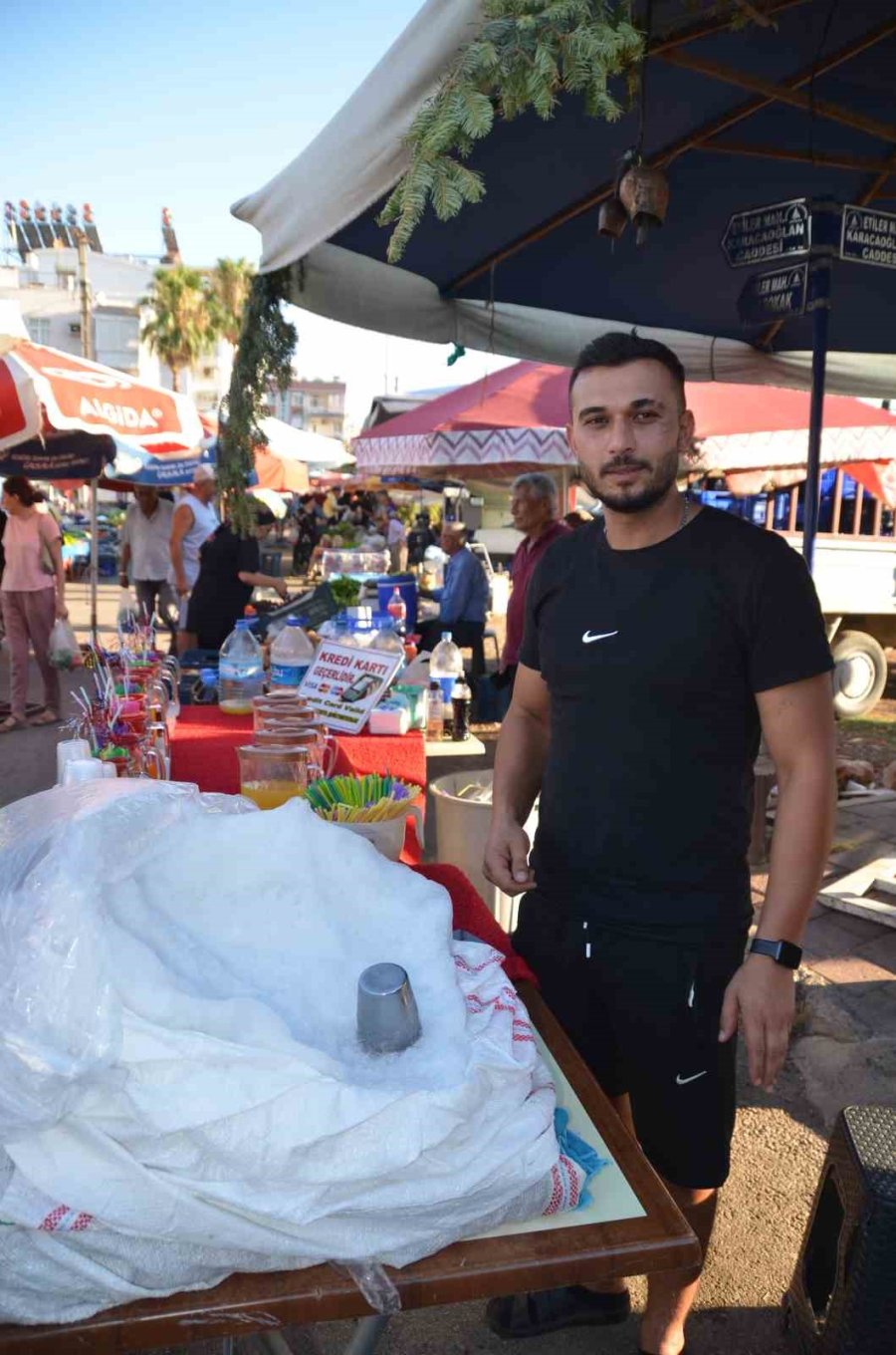 Antalya’nın 2 Bin 300 Rakımından Getiriyorlar, Bardaklarla Satıp Sıcaktan Bunalanları Serinletiyorlar