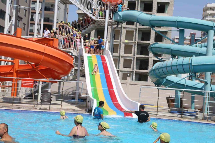 Erdemli’de Çocuklar Yüzme Kursuna Akın Etti