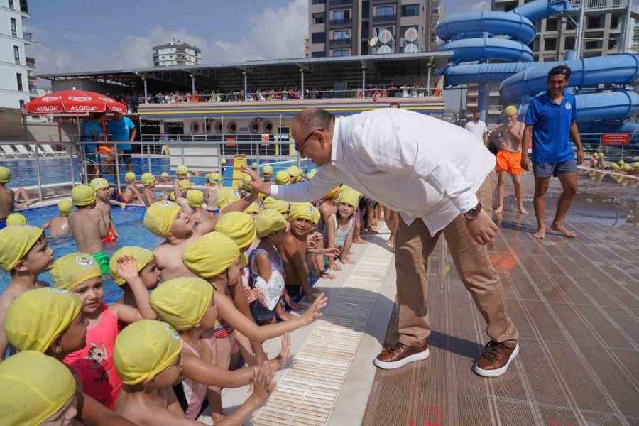 Erdemli’de Çocuklar Yüzme Kursuna Akın Etti