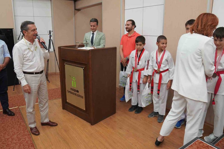 Başarılı Sporcular Belediye Meclisinin Konuğu Oldu