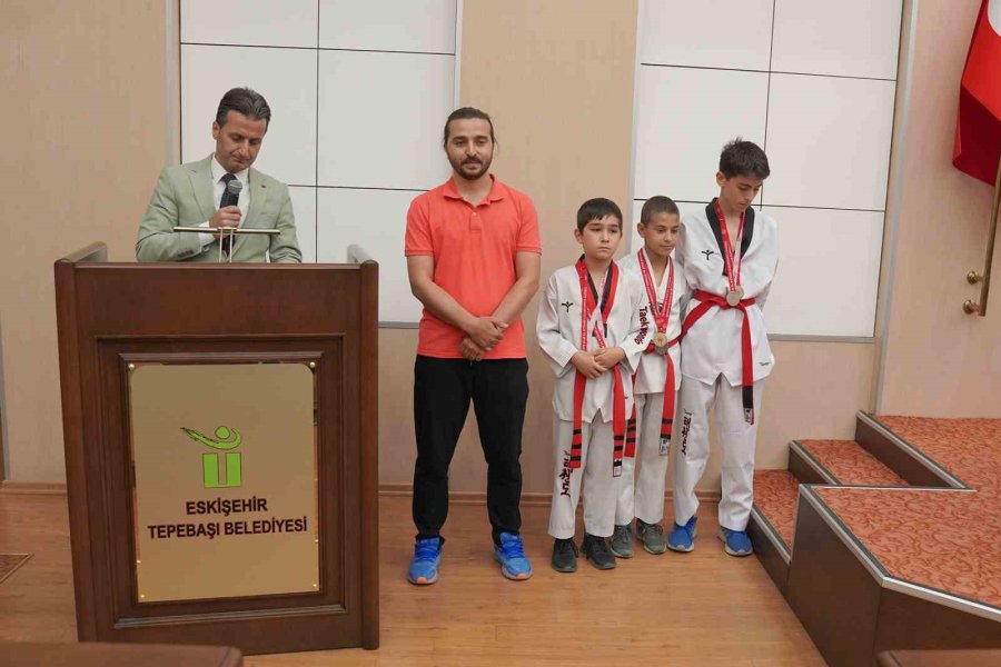 Başarılı Sporcular Belediye Meclisinin Konuğu Oldu