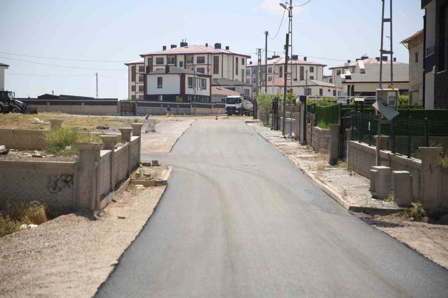 Melikgazi Belediyesi, Mimarsinan Mahallesi’nde 9 Sokakta Asfalt Çalışması Yapıyor