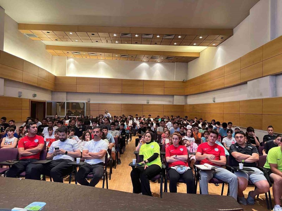 Büyükşehir Ve Spor İl Müdürlüğü İş Birliğinde ‘harekete Geç Sınırları Zorla’ Söyleşisi