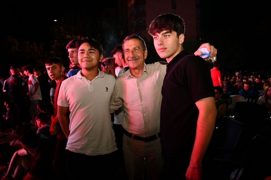 Milli Maç Heyecanı Tepebaşı’nda Yaşandı