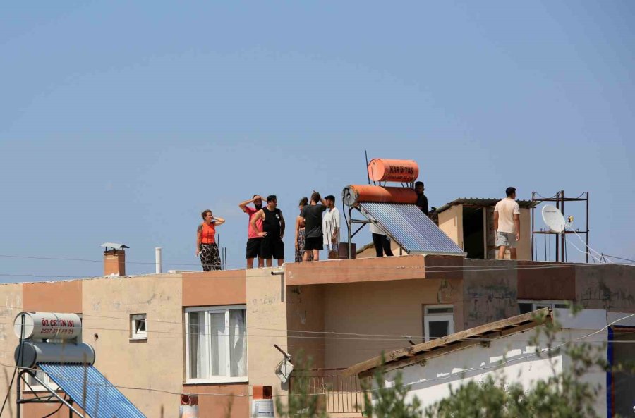 Antalya’da Çıkan Orman Yangınında Seralar Büyük Zarar Gördü