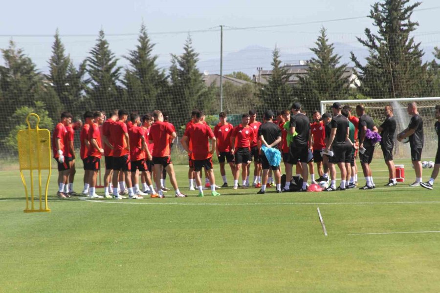 Alex De Souza, Antalyaspor’la İlk Antrenmanına Çıktı