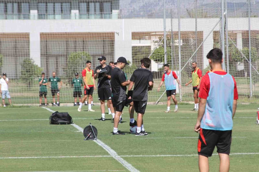 Alex De Souza, Antalyaspor’la İlk Antrenmanına Çıktı