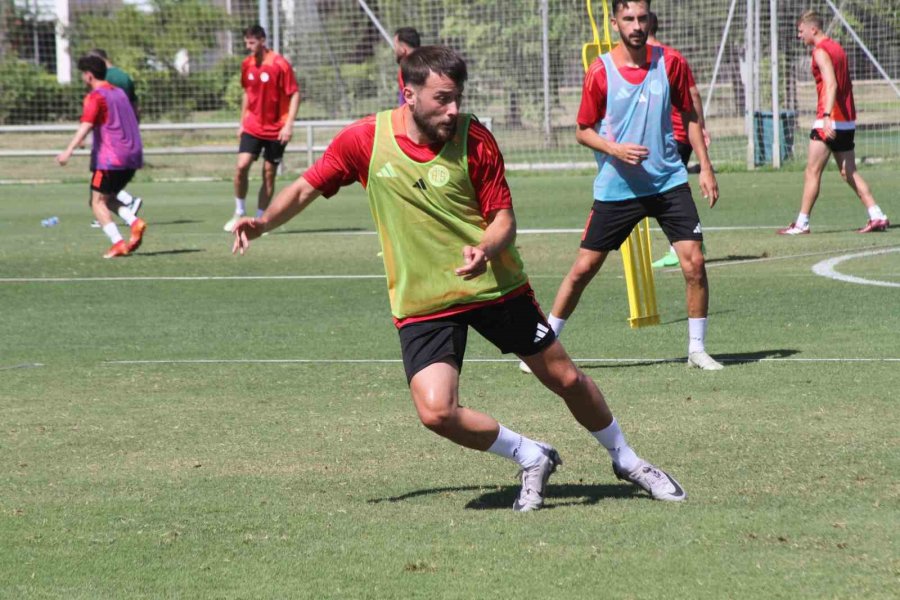 Alex De Souza, Antalyaspor’la İlk Antrenmanına Çıktı