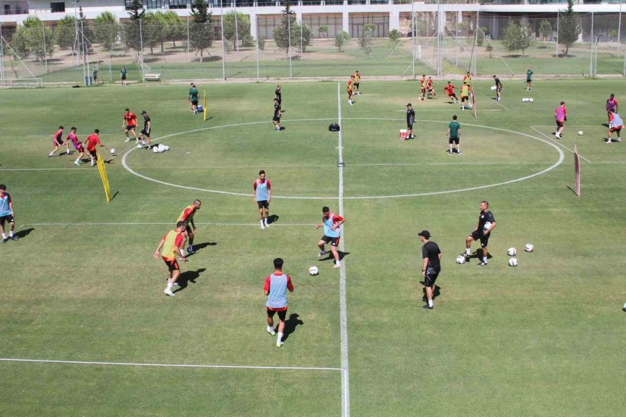 Alex De Souza, Antalyaspor’la İlk Antrenmanına Çıktı