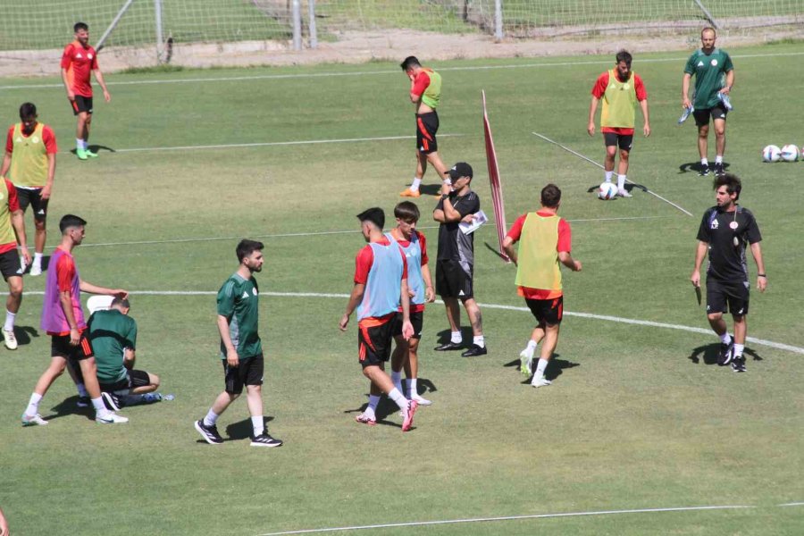 Alex De Souza, Antalyaspor’la İlk Antrenmanına Çıktı