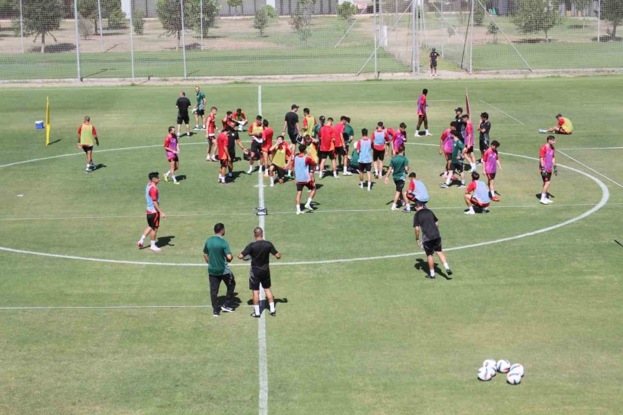 Alex De Souza, Antalyaspor’la İlk Antrenmanına Çıktı