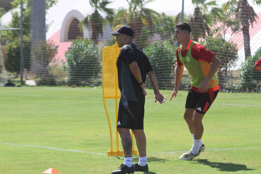 Alex De Souza, Antalyaspor’la İlk Antrenmanına Çıktı