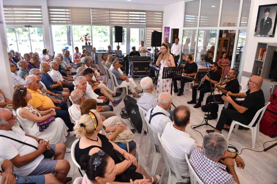 Emekliler Gönüllerince Eğleniyor