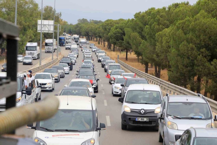 Kırkpınar Başpehlivanı Yusuf Can Zeybek’e Antalya’da Coşkulu Karşılama