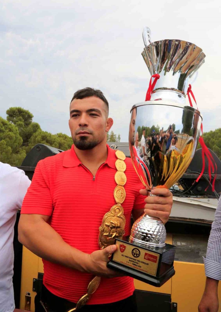 Kırkpınar Başpehlivanı Yusuf Can Zeybek’e Antalya’da Coşkulu Karşılama