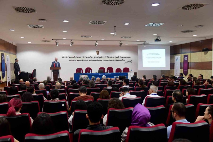 İibf Köklü Akademik Tecrübesiyle Başarılı Mezunlar Yetiştiriyor