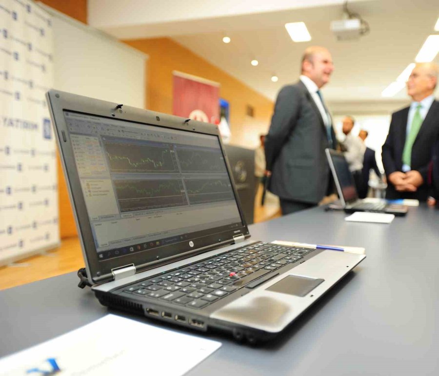 İibf Köklü Akademik Tecrübesiyle Başarılı Mezunlar Yetiştiriyor