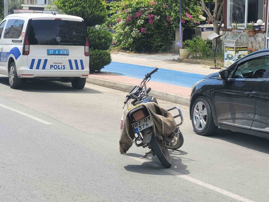 Kargo Aracının Açılan Kapısı Motosiklet Sürücüsünü Hastanelik Etti: 1 Yaralı