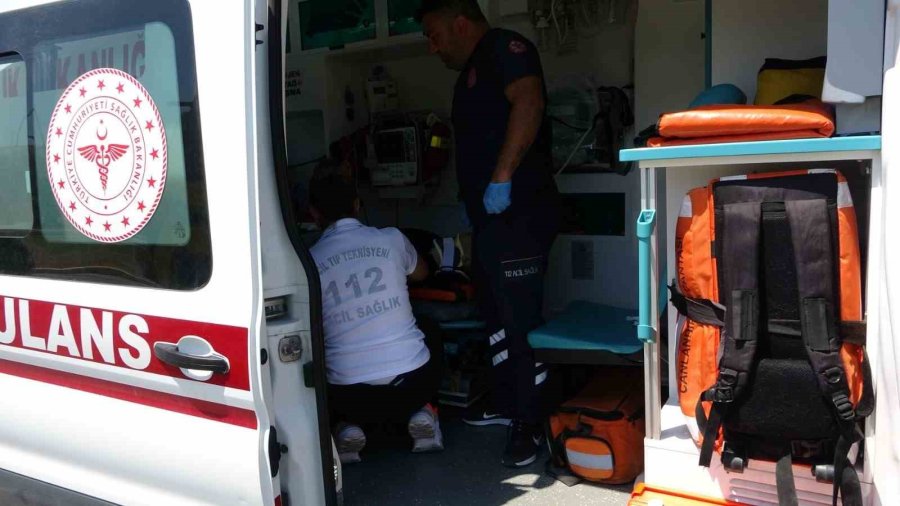 10 Metrelik Mesafede 2 Kez Kırmızı Işıkta Geçti, Hastanelik Oldu