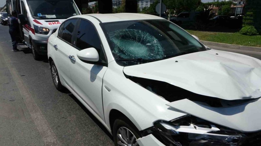 10 Metrelik Mesafede 2 Kez Kırmızı Işıkta Geçti, Hastanelik Oldu