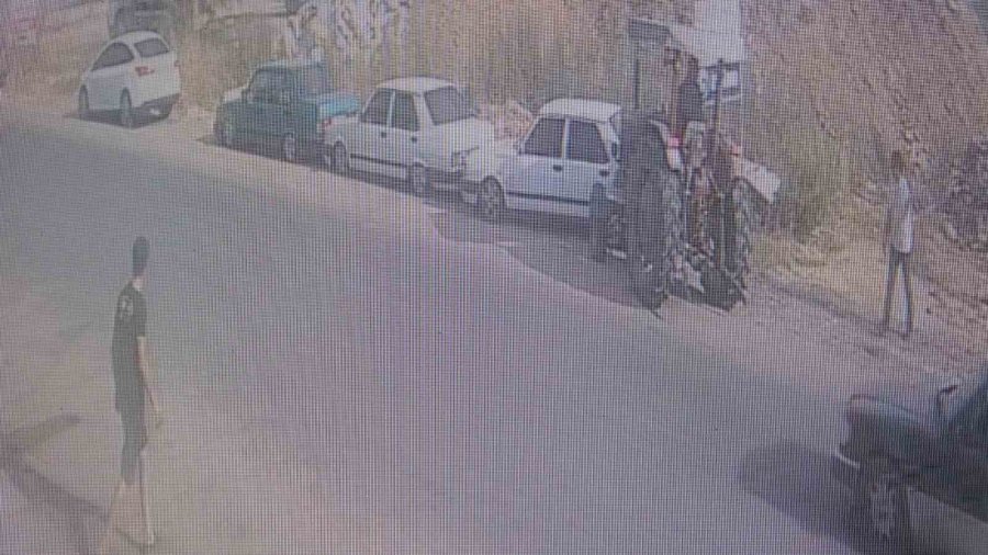 Test Sürüşünde Freni Boşalan Traktör Park Halindeki Araçlara Çarparak Durabildi