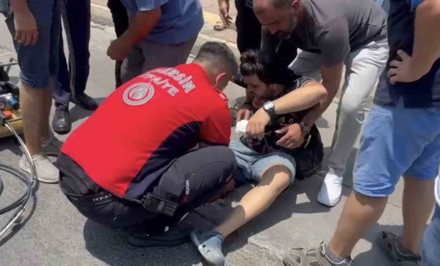 Mersin’de Bacağı Mazgala Sıkışan Genci İtfaiye Kurtardı