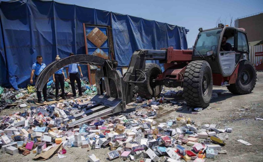 Antalya Büyükşehir Zabıtası 5 Bin 807 Adet Sahte Parfüme El Koydu