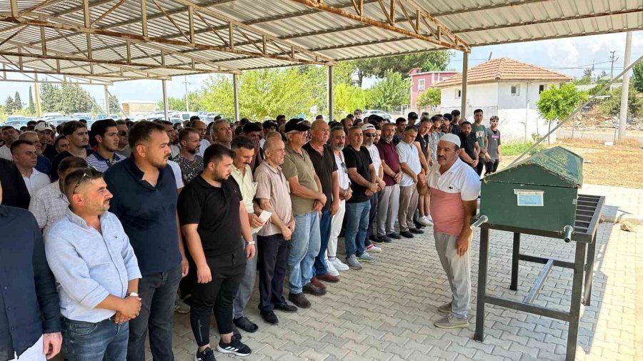 Futbol Antrenörü Samet Özcan, Halı Saha Maçı Sonrası Fenalaşıp Hayatını Kaybetti