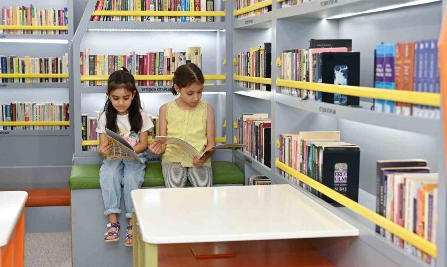 Kepezli Çocuklar Uzayı Gözlemliyor