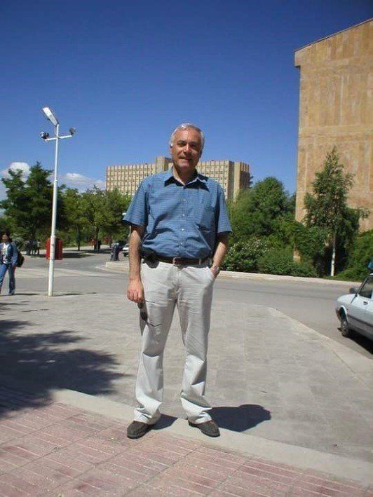 Emekli Profesör Yalnız Yaşadığı Evde Ölü Bulundu