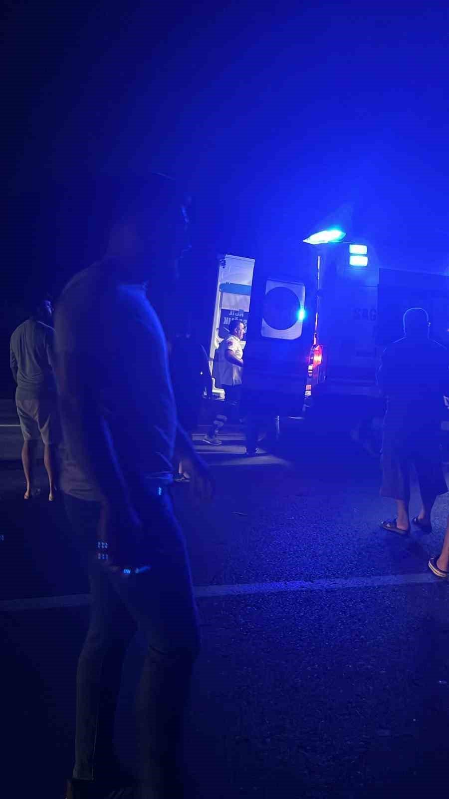 Motosikletle Araca Çarpıp Yere Düşen Gence, Yerde Yatarken Başka Bir Araç Çarptı