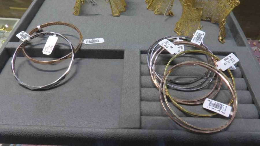 Altında Yılın Modası ‘tül Bilezik’