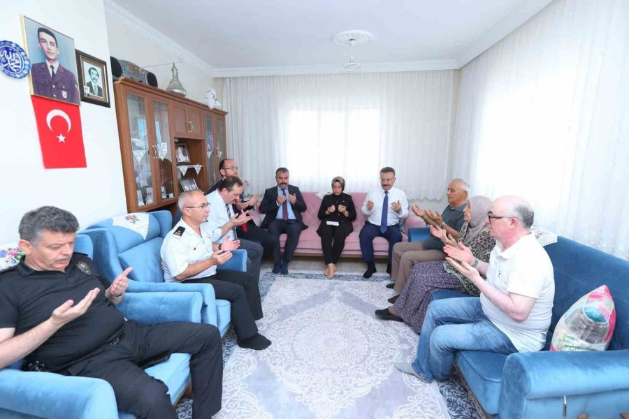 Vali Aksoy, Şehit Ailesine Ziyarette Bulundu