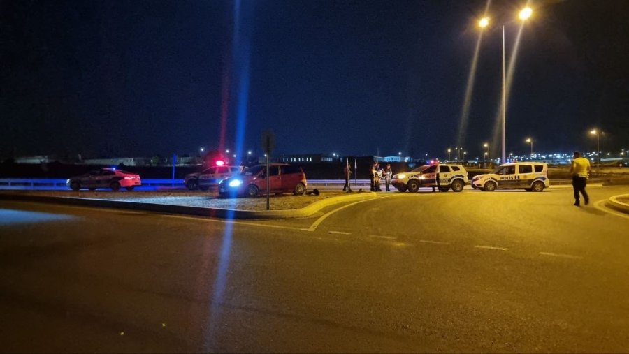 "dur" İhtarına Uymayarak Kaza Yaptı, Sorguda Aranması Çıktı