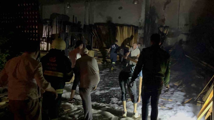 Kereste Deposunda Çıkan Yangın Maddi Hasara Neden Oldu