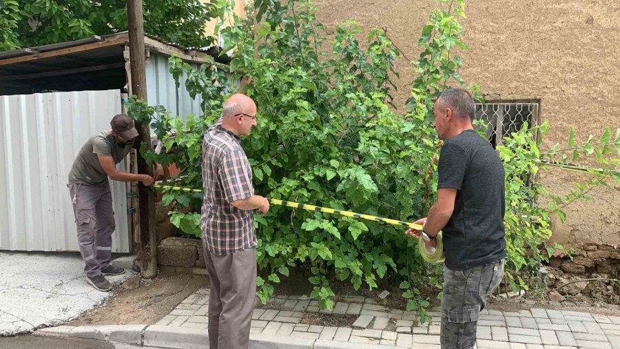Karaman’da Sel Sularının Temeline Hasar Verdiği 2 Katlı Kerpiç Evde Önlem Alındı