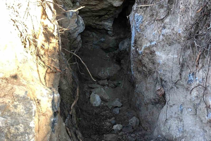 Mersin’de Kaçak Kazı Yapan 3 Şüpheli Yakalandı