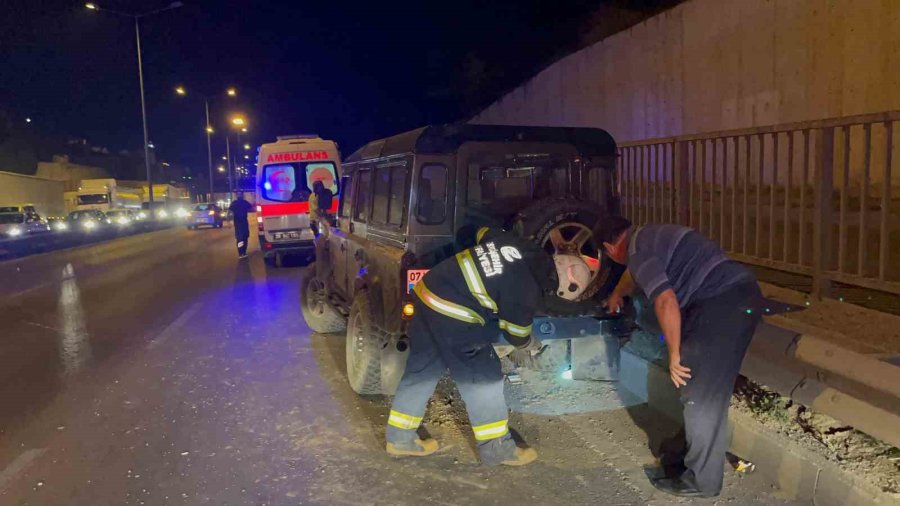 Şerit Değiştirirken Çarptığı Cip Takla Atarak Karşı Şeride Geçti