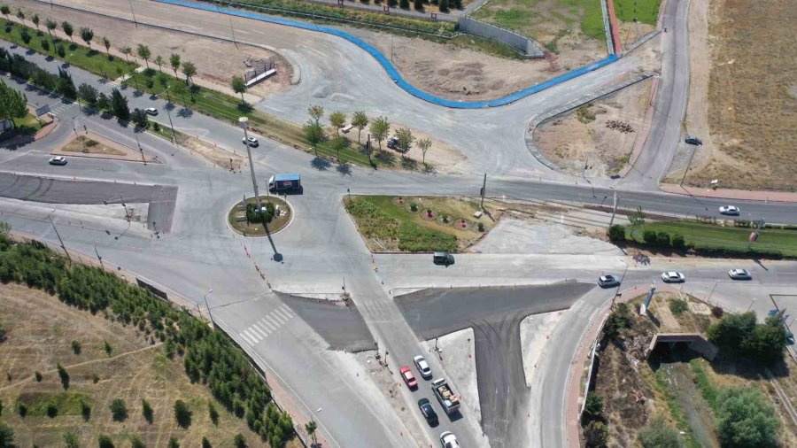 Başkan Büyükkılıç; 6 Ana Arteri Bağlayan Işıksız Kavşak Çalışmasını Yerinde İnceledi